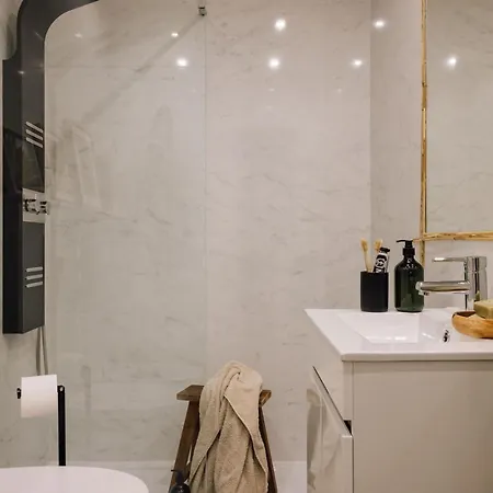 Hinako - 2 Bedrooms And Terrace In Arroios 아파트